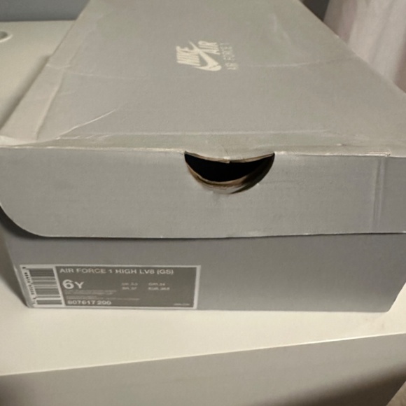 Air Force 1 high LV8 Grade School - Picture 3 of 3